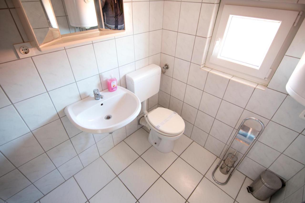 Apartmani Juric Vir Eksteriør bilde